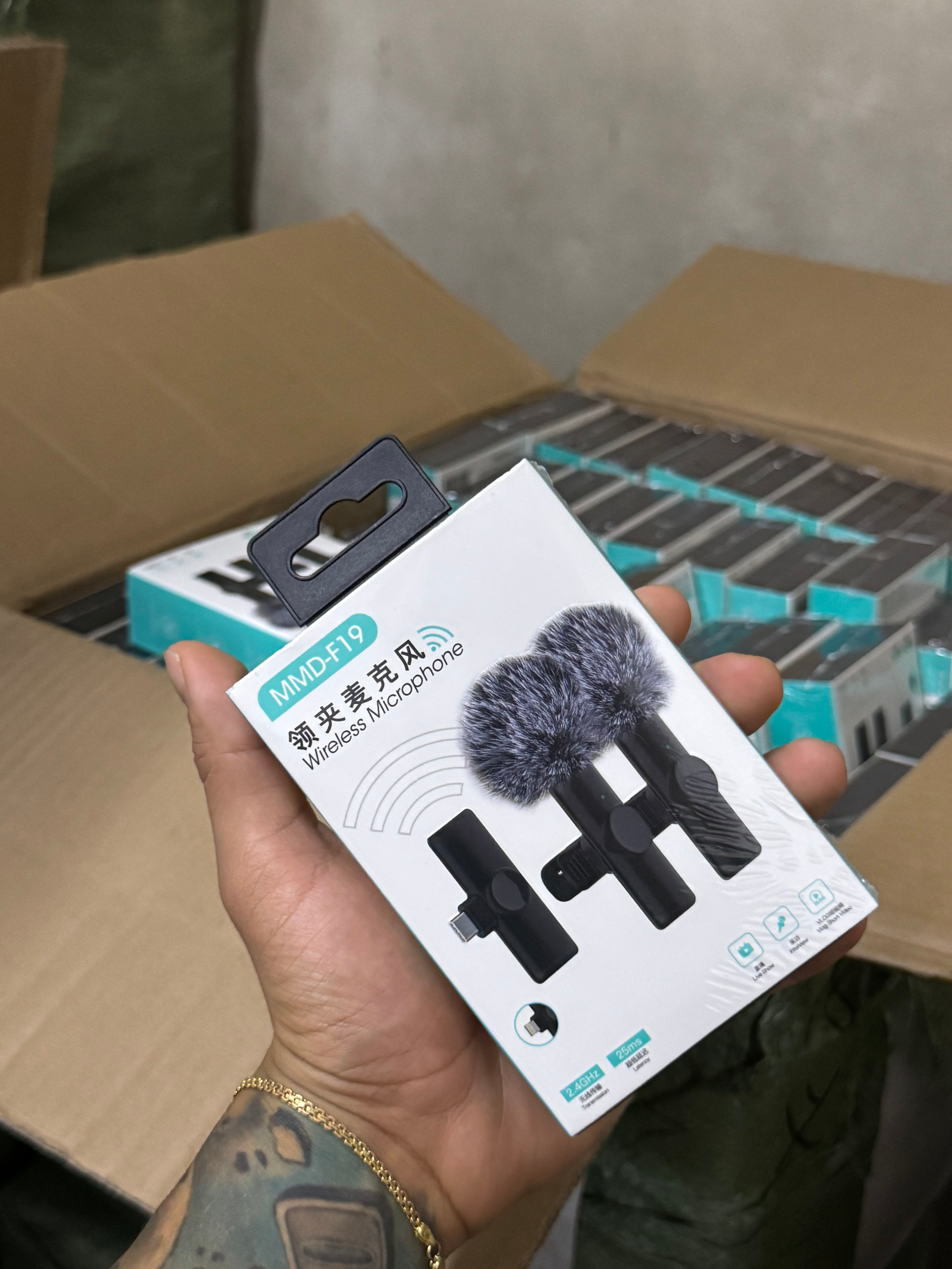 Micrófono doble de solapa con peluche MMD-F19