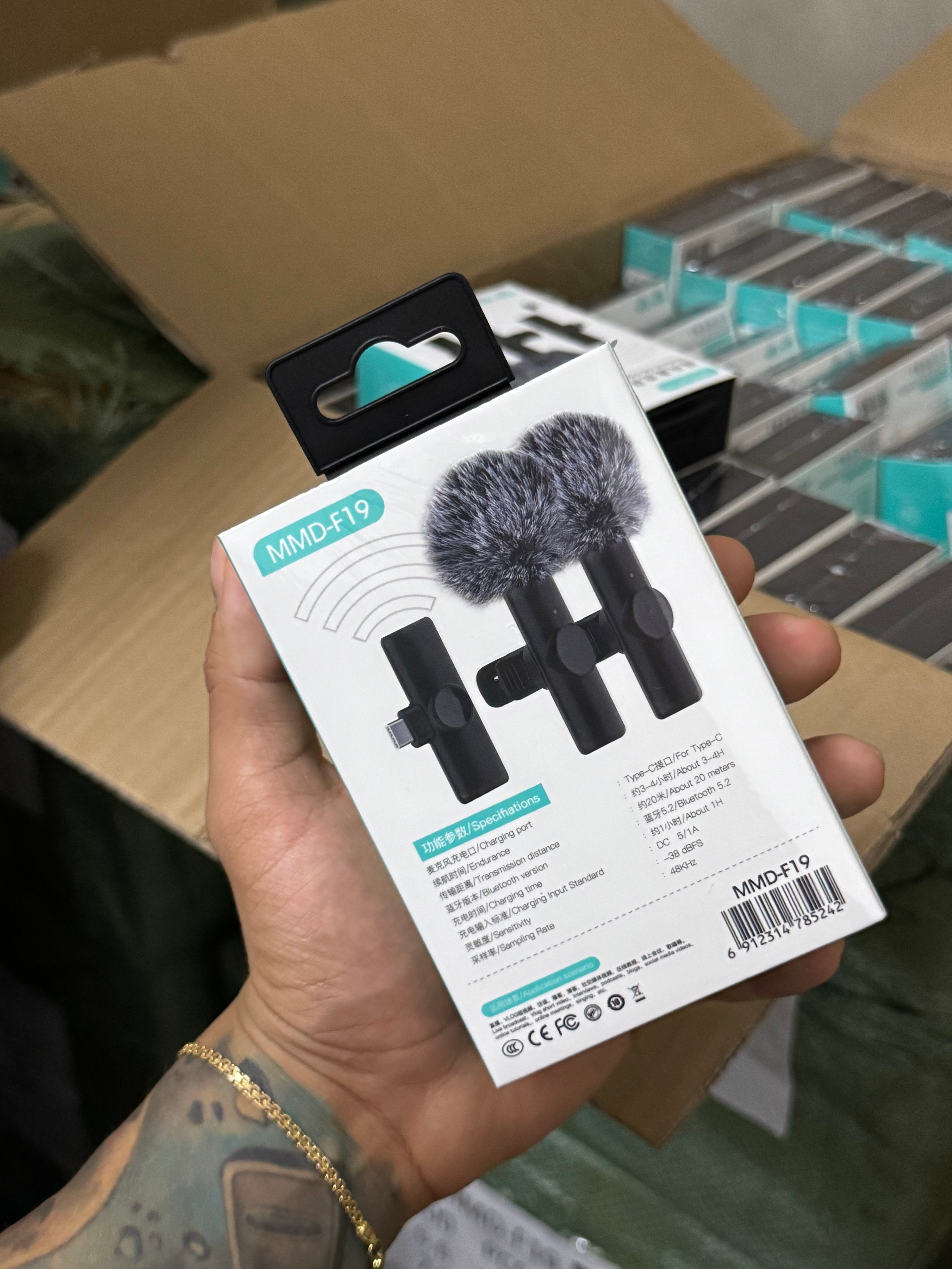 Micrófono doble de solapa con peluche MMD-F19